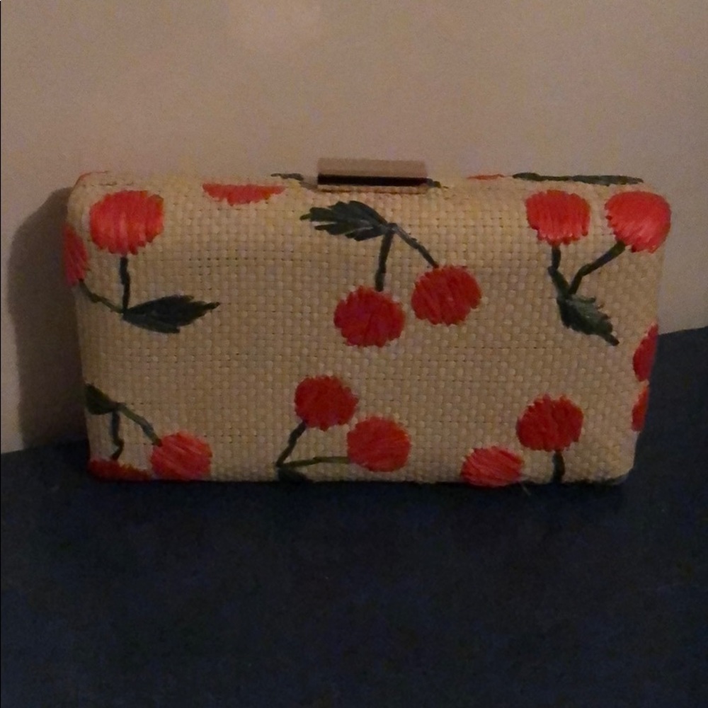Straw clutch